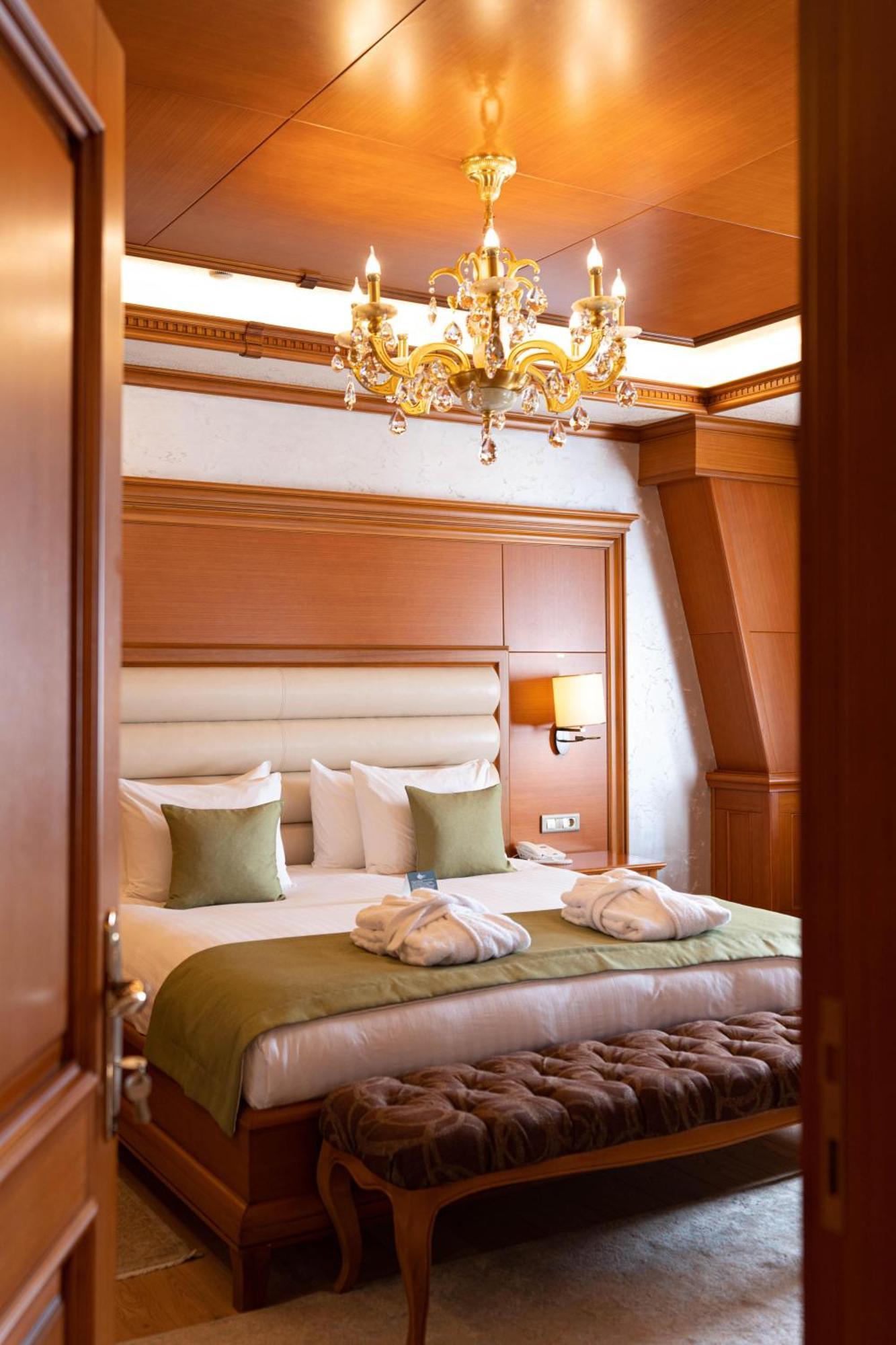 ดิวาน สวีท บาตูมี Hotel บาทูมิ ภายนอก รูปภาพ