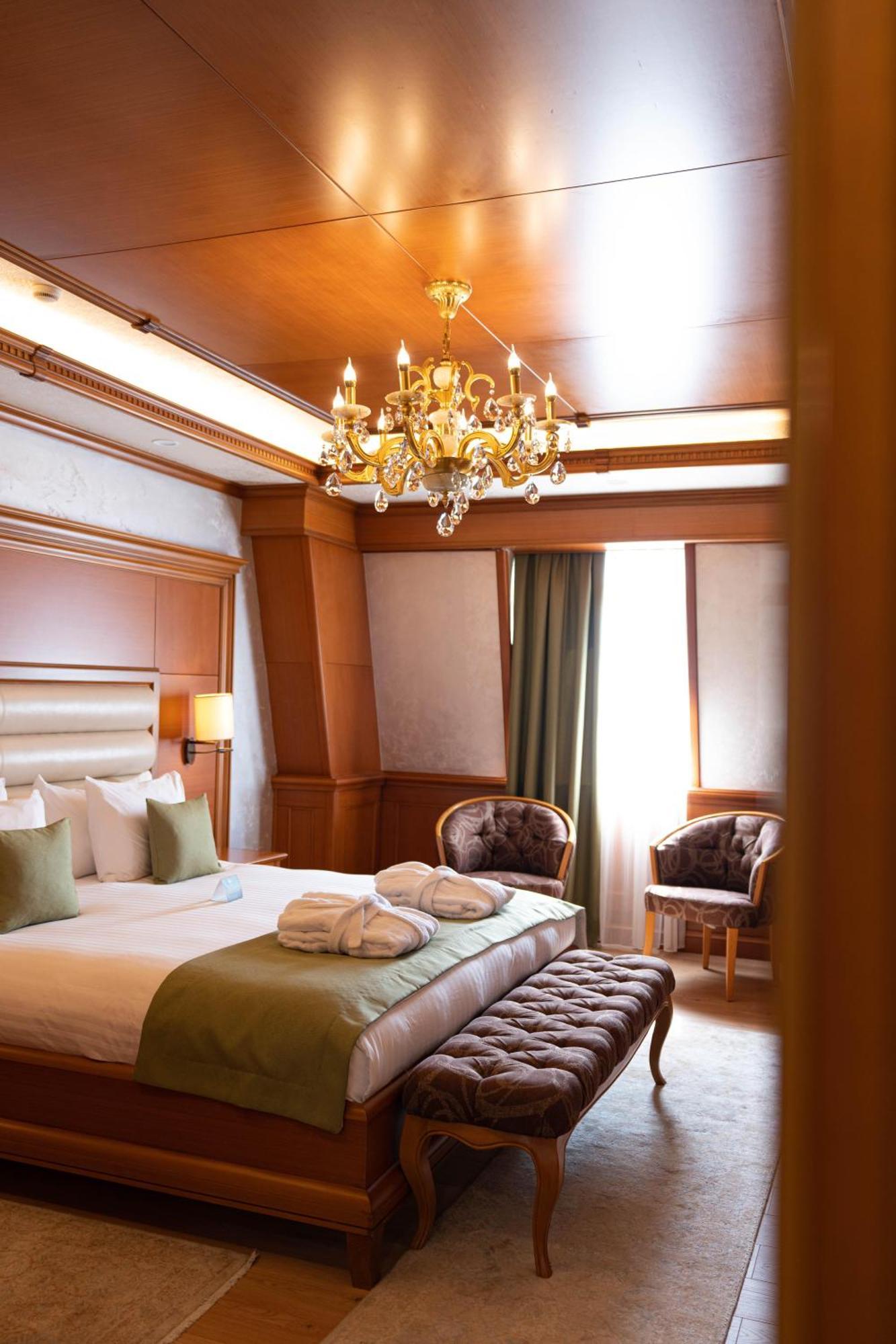 ดิวาน สวีท บาตูมี Hotel บาทูมิ ภายนอก รูปภาพ